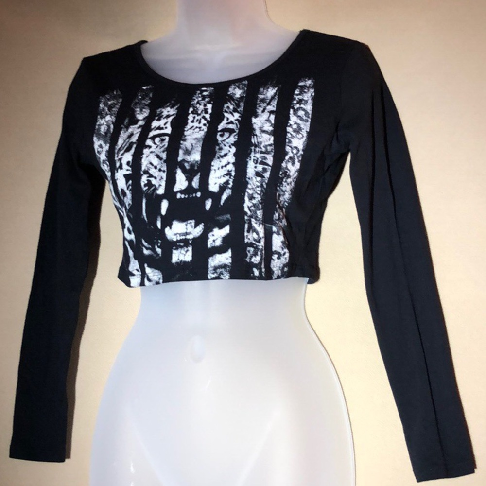 🍄Black long sleeve crop top🍄